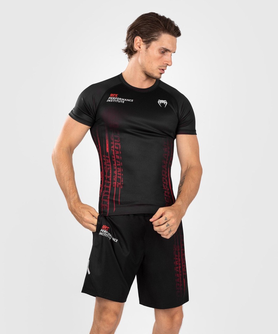 ufc venum performance institute 2.0 herre kortærmet rashguard - sortrød
