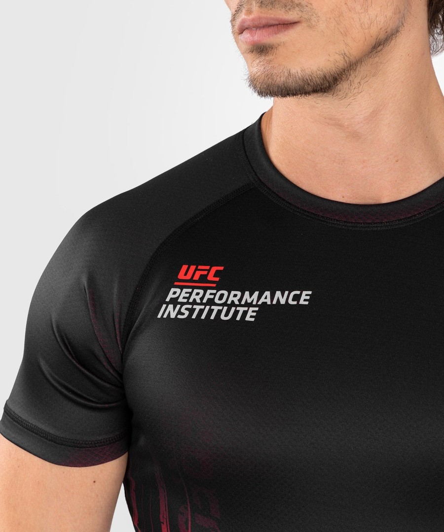 ufc venum performance institute 2.0 herre kortærmet rashguard - sortrød