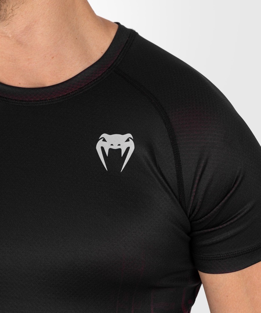 ufc venum performance institute 2.0 herre kortærmet rashguard - sortrød