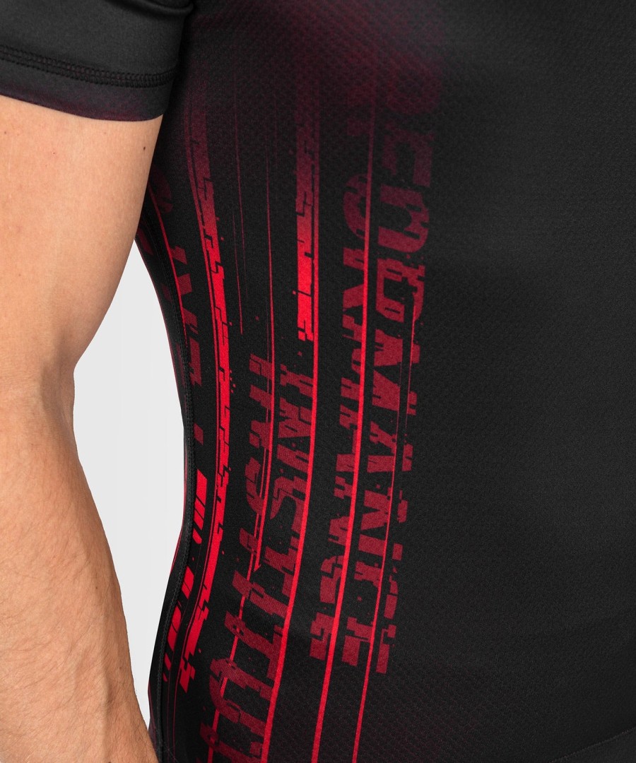 ufc venum performance institute 2.0 herre kortærmet rashguard - sortrød