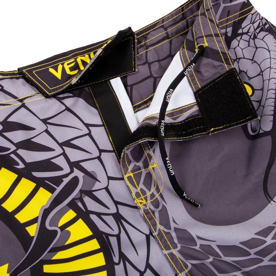 venum snaker fightshorts - sortgul
