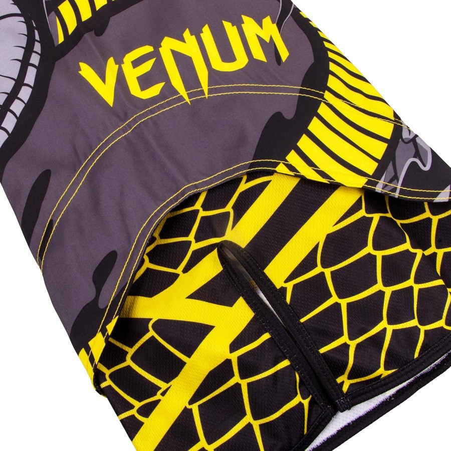 venum snaker fightshorts - sortgul