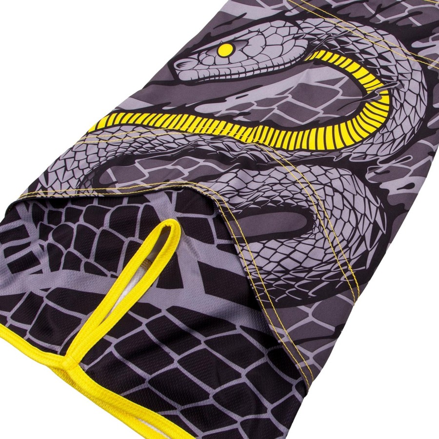 venum snaker fightshorts - sortgul