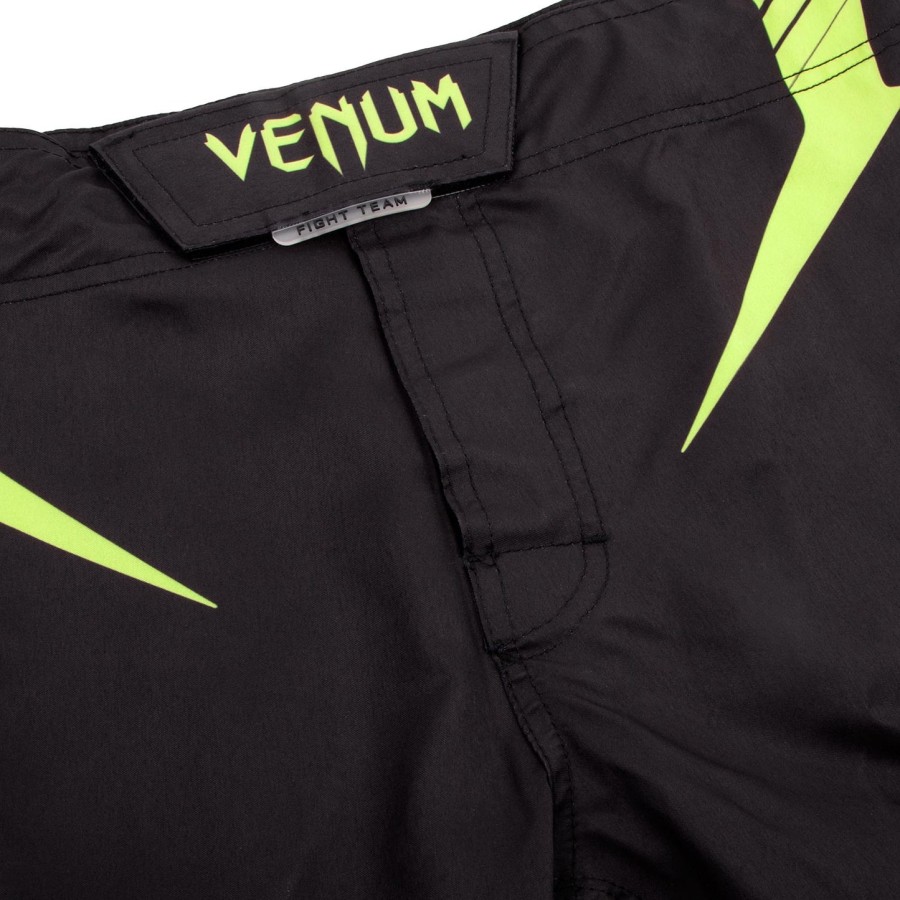 venum sharp 3.0 kampshorts - sortneo gul