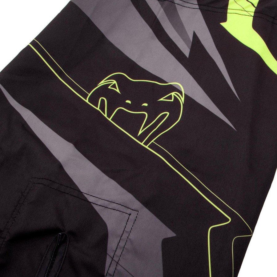 venum sharp 3.0 kampshorts - sortneo gul