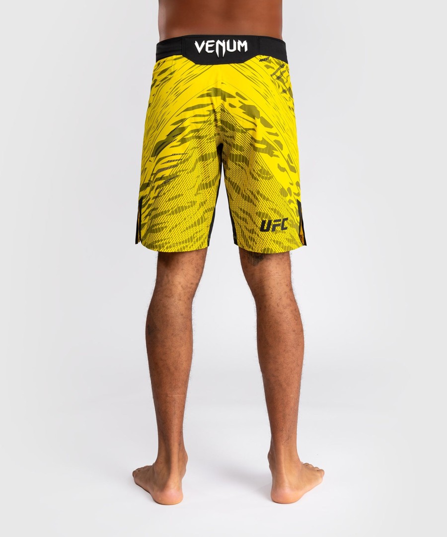 ufc fusion by venum authentic fight night herre kampdragt shorts - lang fit - gul
