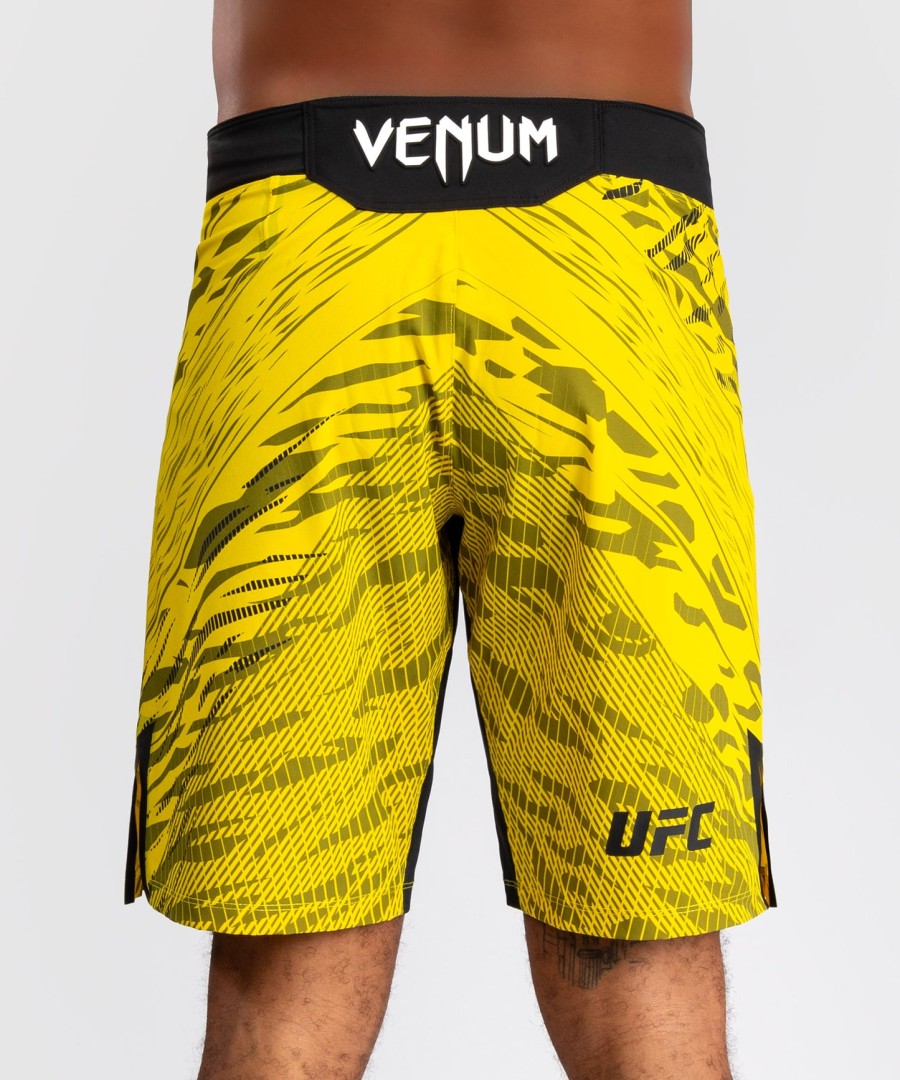 ufc fusion by venum authentic fight night herre kampdragt shorts - lang fit - gul